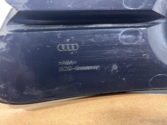 Audi A4B7 S-line mřížka nárazníku(8E0 807 682 D) - 3