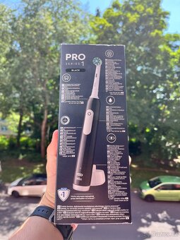 Elektrický kartáček Oral-B Pro Series 1 - 3