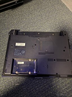 Pokažený HP compaq 6720S - 3