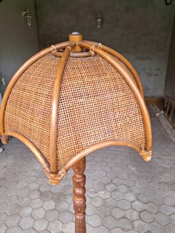 STOJACÍ LAMPA - 3