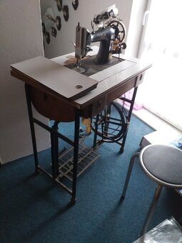 Šicí stroj LADA - 3