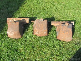 Staré litinové napáječky - 3