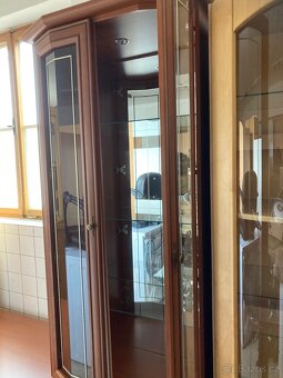 Skříňky s vitrínou - 3