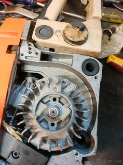 Prodám čínskou motorovou pilu  700 kč - 3