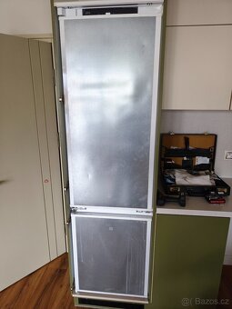 V záruce Lednice AEG 273L vestavěná, - 3