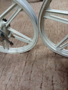 ALU KOLA NA MOPED - 3