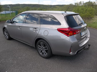 Toyota Auris 1,6 Kombi, r.v. 06/2015, najeto jen 103tkm - 3