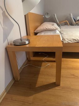 Postel s nocnim stolkem - 3