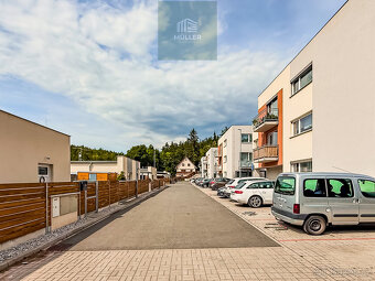 Pronájem moderního bytu 2+kk s balkonem, sklepem a parkování - 3