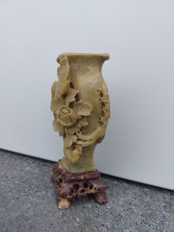 Starožitná Vázička řezaná mastek - 3