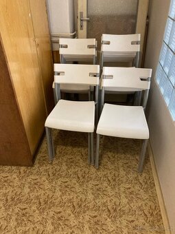 Stohovatelná židle  20 - 3