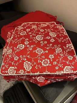 Jídelní  stul + židle - 3