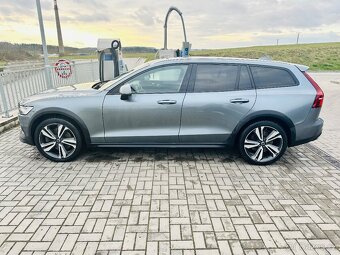 TOP: Volvo V60 XC  2,0 D4 - 3