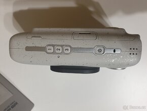Fujifilm INSTAX mini LiPlay
- 3