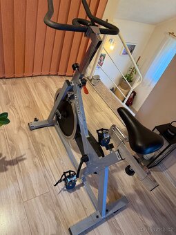 Stacionární kolo / Cyklotrenažér HouseFit - 3