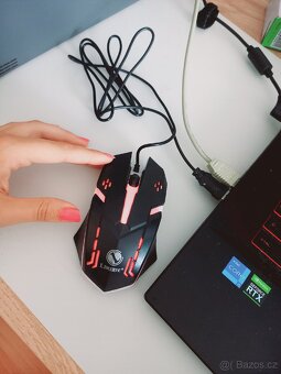 Svítící neonova myš měnící barvy - 3