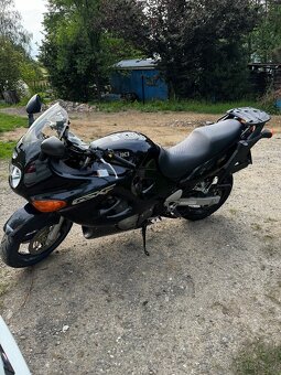 Suzuki GSX750F - 3