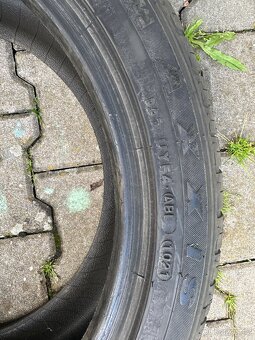 225/45R18 - 3