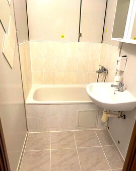 Pronájem bytu 1+kk 33 m² Varenská, Ostrava - 3