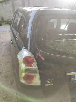 Prodám roletu do kufru na Toyotu corollu verso - 3