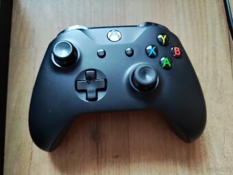 Xbox One X 1TB - 3