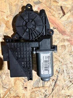 Moturek stahování oken 400878 F - 3