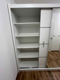 Bílá šatní skříň - 3