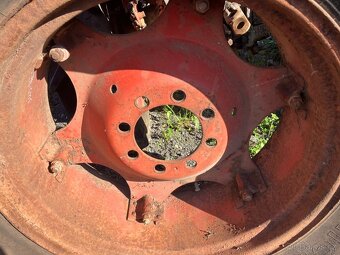 Zetor 5611-6945 kola - ráfky W12x28 - 3