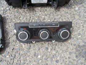 Budíky, ovládání klimatizace VW Golf VI - 3