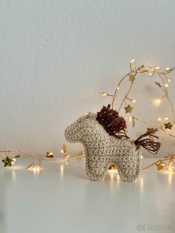 Vánoční háčkovaný koník – symbol roku 2026 - 3