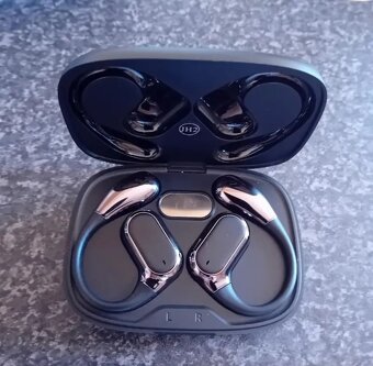 Bezdrátová sluchátka pro sport s uchycením za ucho - 3