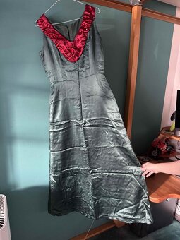 Dámské společenské šaty s ozdobami - 3