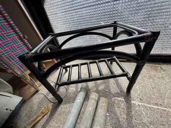 Čelo k posteli a malý stolek - 3