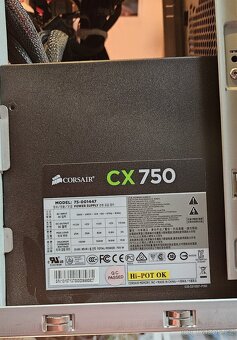 Big Tower s průhlednou bočnicí + zdroj Corsair CX750W - 3