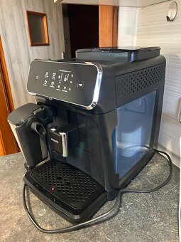 Automatický kávovar Philips EP2230/10 LatteGo - 3