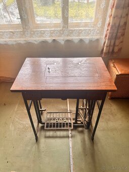 Prodám šicí stroj Lada - 3