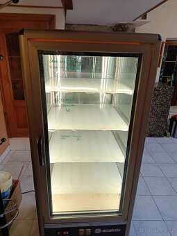 Chladící vitrína na zákusky a dorty - 3