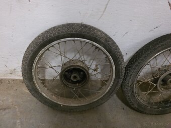 Kola ze starého motocyklu Jawa pionýr - 3