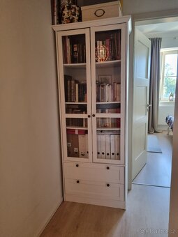 Knihovna / vitrína XXXLutz - 3