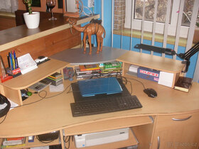 Rohový PC stůl - 3