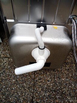 Dřez s baterií a sifonem - 3