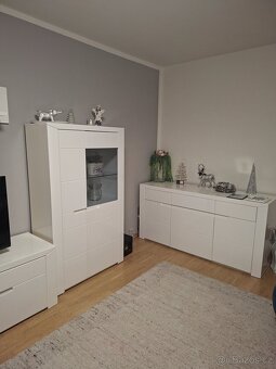 Obývací stěna bila  lesklá - 3