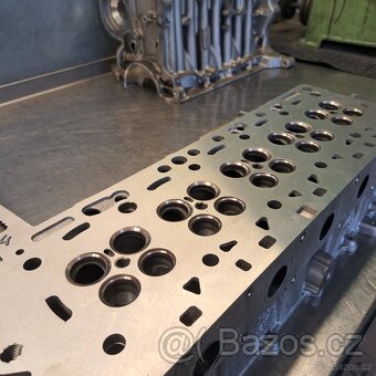 Volvo hlava motoru D5 136 kw - 3