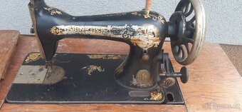 historický šicí stroj Singer - 3