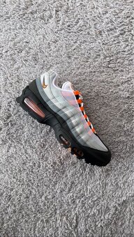 Air Max 95 OG Big Bubble Bright Mandarin 2025 - 3