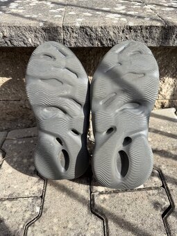 Adidas Yeezy Foam RNR Carbon - 3