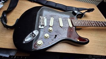 El. kytara Fender squier + pickguard - 3