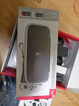 Zánovní Nintendo Switch Oled + Pouzdro - 3