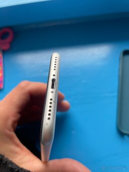 Prodám iPhone SE 2020 64GB bílý - 3