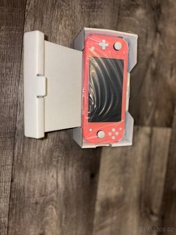 Nintendo switch lite + hra super mario bros - 3
